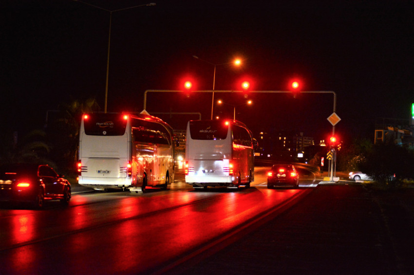 Night city, two big buses