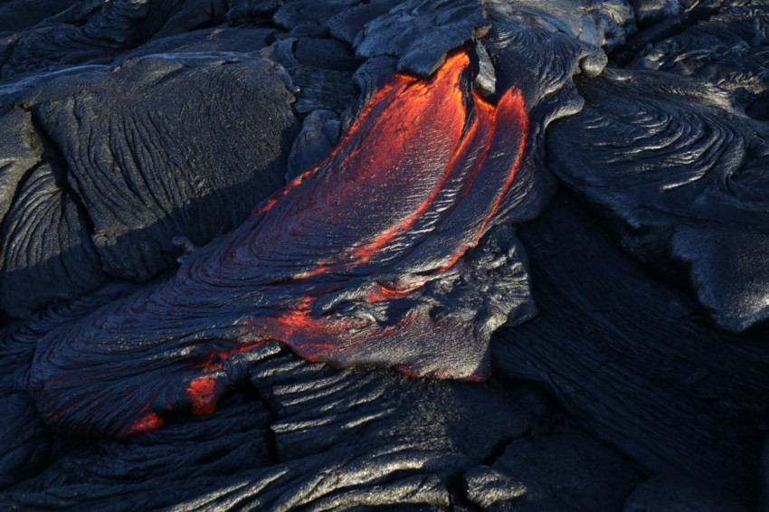 Viscous Beauty: The Lustrous Flow of Lava