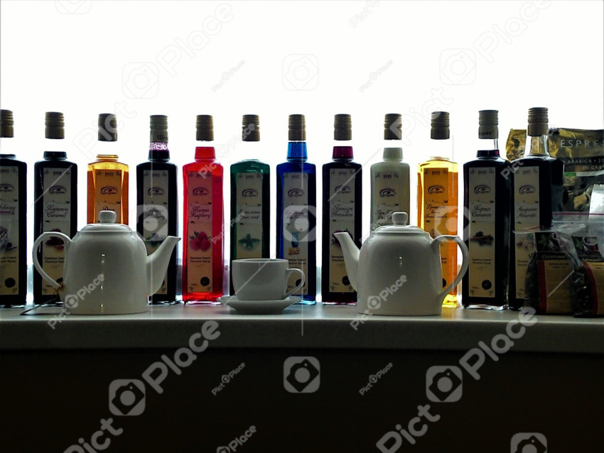 Liquor bottle set