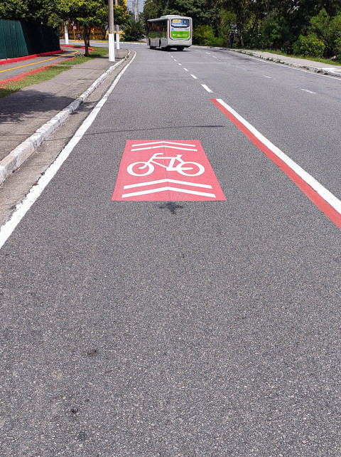 Painting of a red cycle lane exclusively for bicycles, in an urban center.