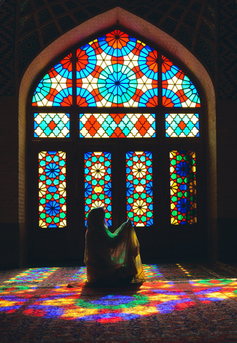 a woman making duaa to ALLAH